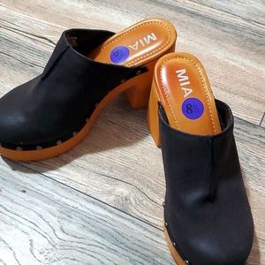 Black Mia Platform Clogs. Size 8 1/2.